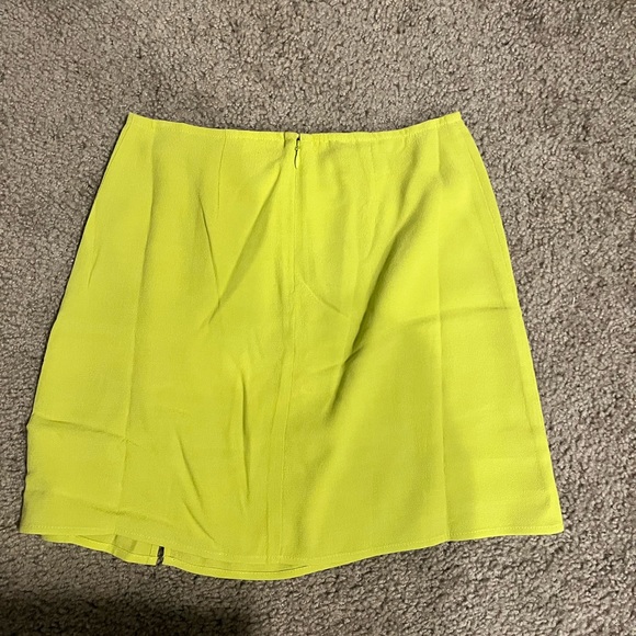 Aritzia Tatiana skirt size 0 lime greenn - Picture 3 of 4
